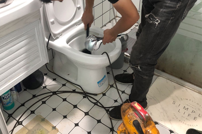 连云马桶堵塞自己疏通还是找师傅？专业上门服务让你省时更省心